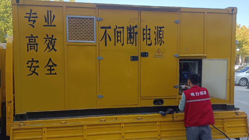 集贤柴油发电机组和UPS电源配合使用时，如何避免切换过程中的电力中断？