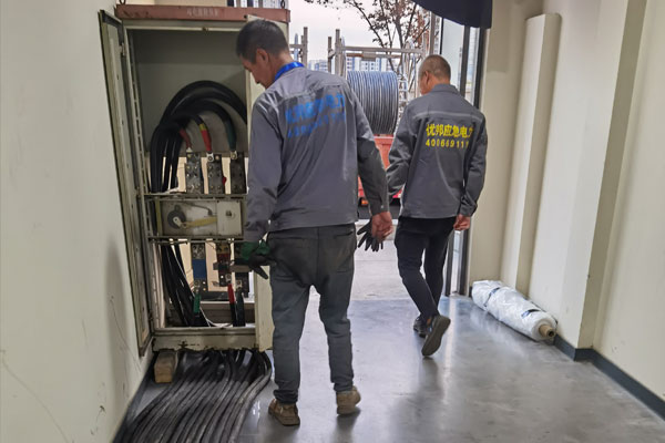 集贤柴油发电机组的输出电压调节方式对设备性能有哪些影响?