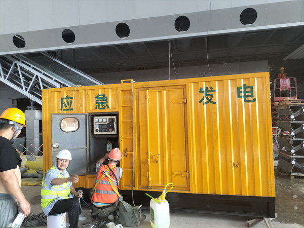 集贤怎样判断空气滤清器是否需要更换？
